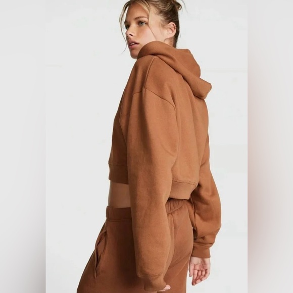 ❥𝒱𝒮 𝐏𝐈𝐍𝐊: Everyday Fleece Cropped Hoodie - Brown/Red - Picture 3 of 8
